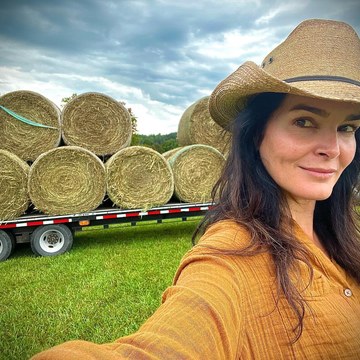 Angie Harmon - Nude and Event Awards Collection in angieharmon_2934464144419196846_12283476.jpg - hidden celebrity photo